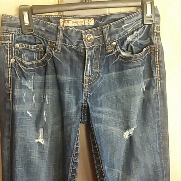 BKE Starlite Cropped Distressed Jeans - Picture 4 of 8
